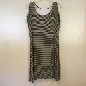 ❄️4/$15 St. John’s Bay Green Midi Dress Size M